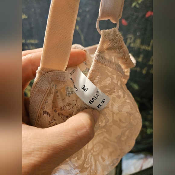 NEW Bali lace shapewear - 38D - Picture 6 of 9